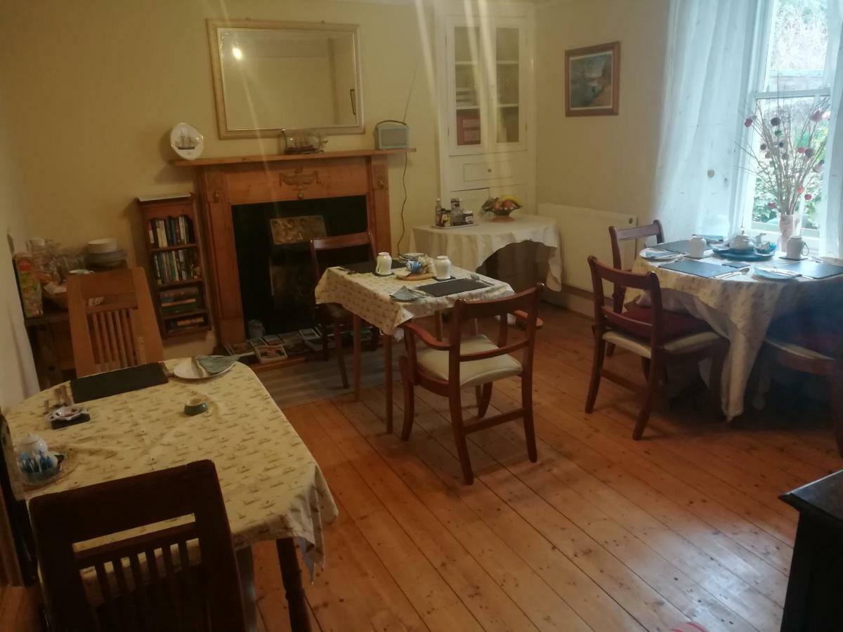 Y Garreg Wen Acomodação com café da manhã Llanybydder Exterior foto