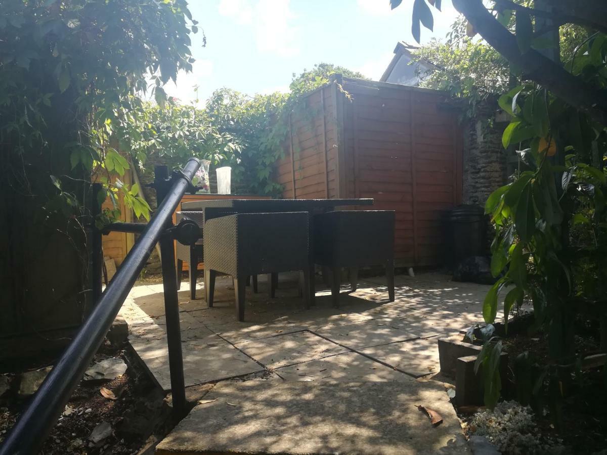 Y Garreg Wen Acomodação com café da manhã Llanybydder Exterior foto