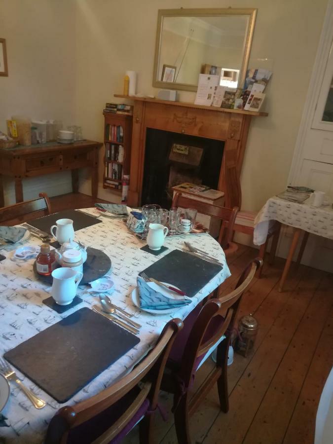Y Garreg Wen Acomodação com café da manhã Llanybydder Exterior foto